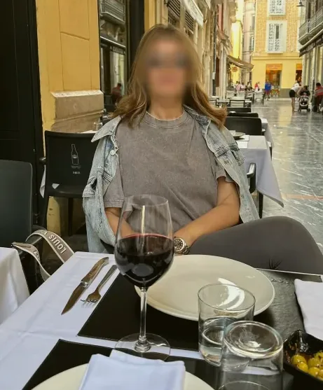 Chloe, 35
