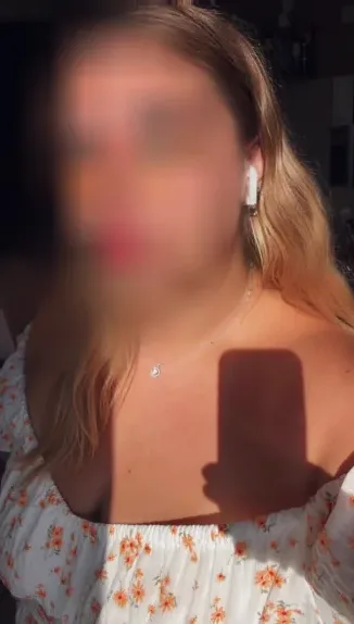 Ewa, 27
