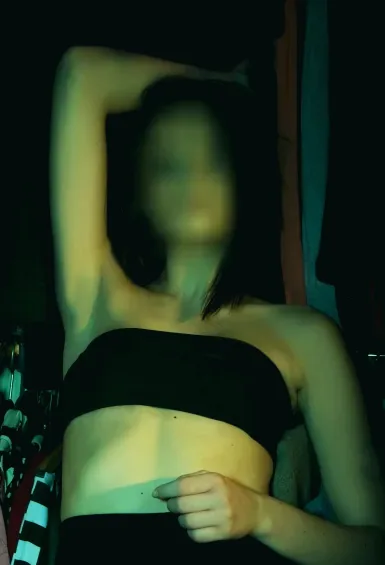 Holly, 27