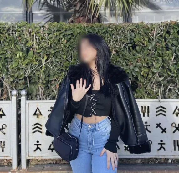 Mila, 19