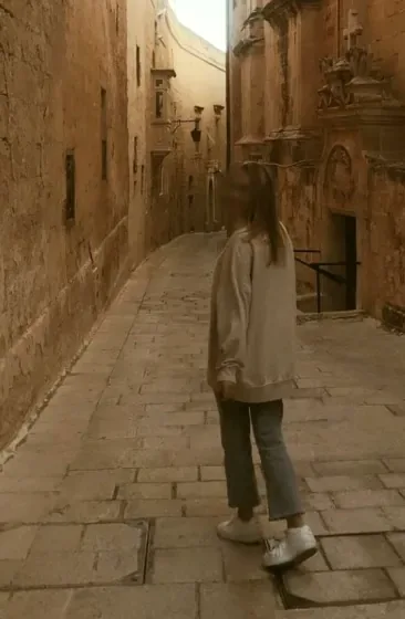 Rebecca, 20