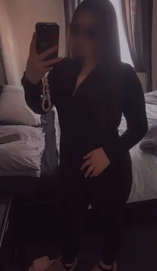 Rhona, 25
