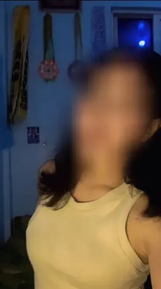 Saoirse, 22