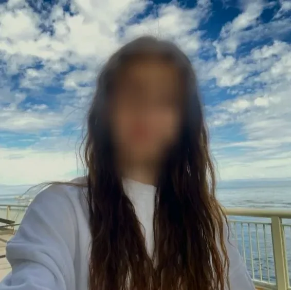 Sophie, 27