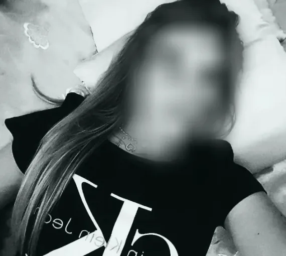 Sophie, 25