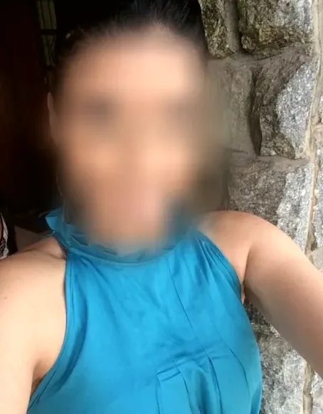 Toni, 34