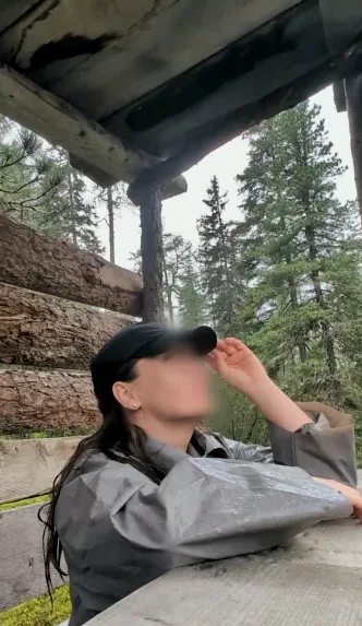 Toni, 35